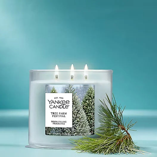 Red Apple Wreath 3-Wick Candle